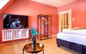Central Apartments With Private Parking Lot